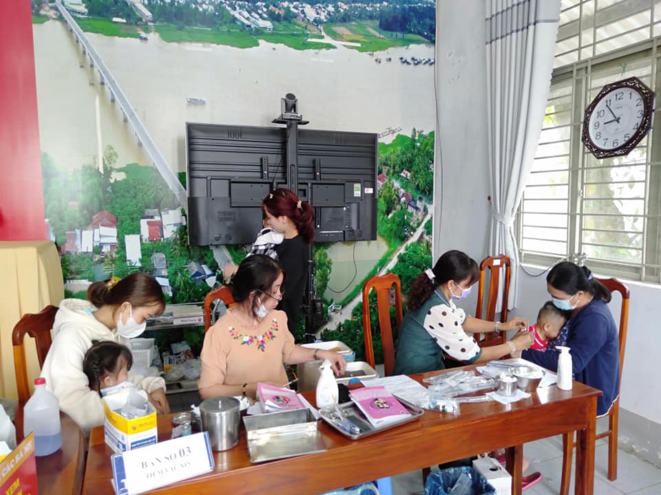 Tiêm vacxin cho trẻ em