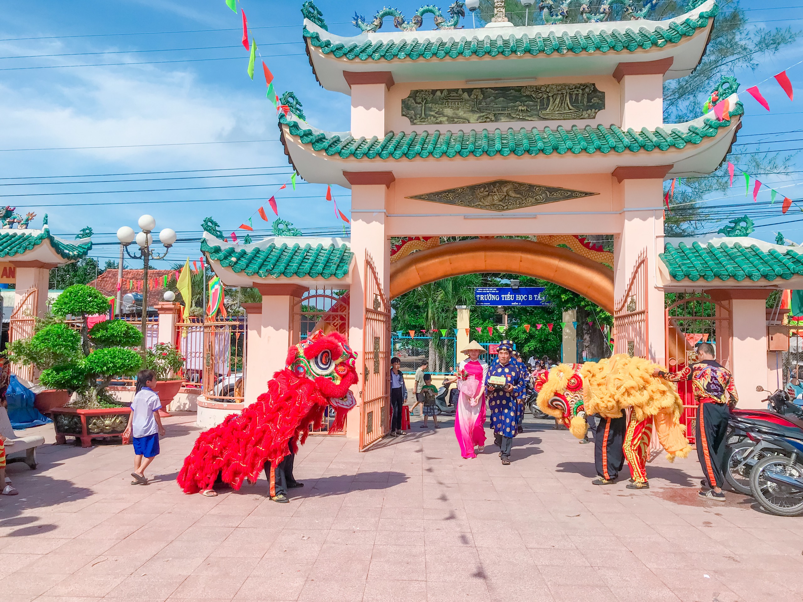 Đình Thần Tấn Mỹ