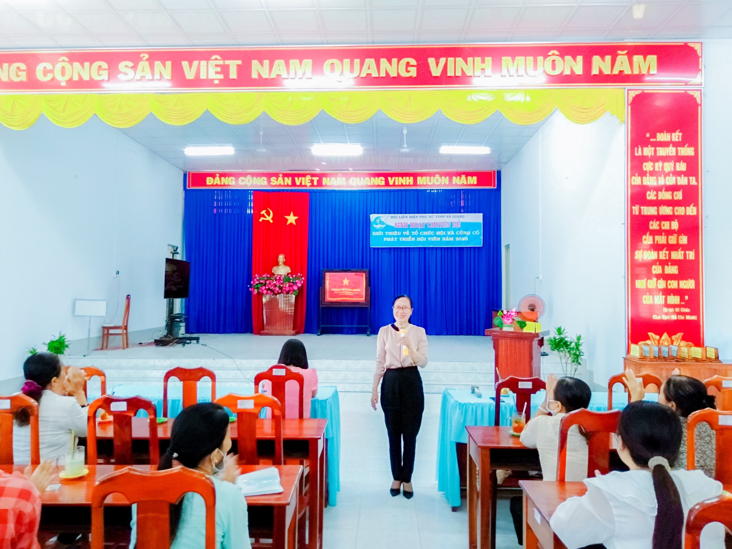 Hội LHPN tỉnh An Giang sinh hoạt chuyên đề