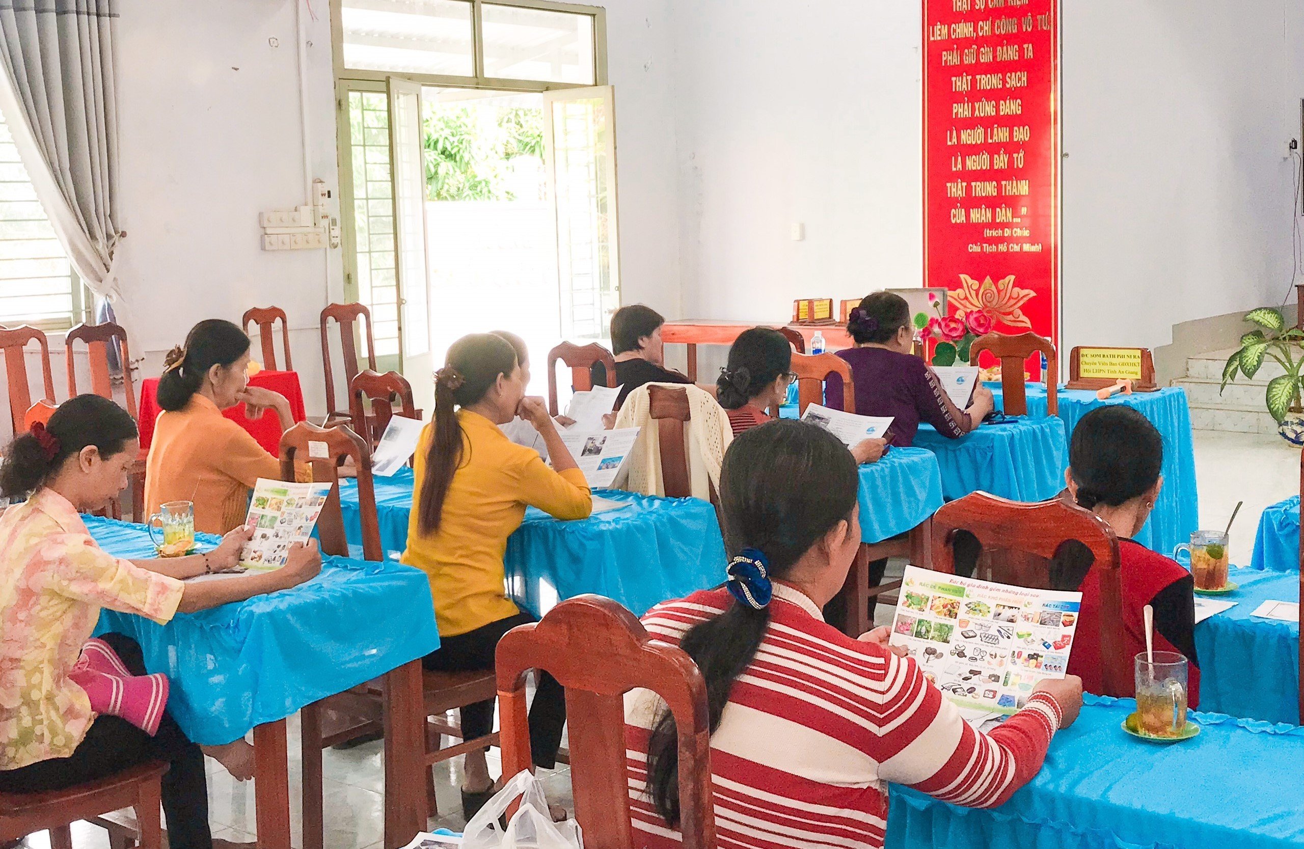 Phụ nữ xã