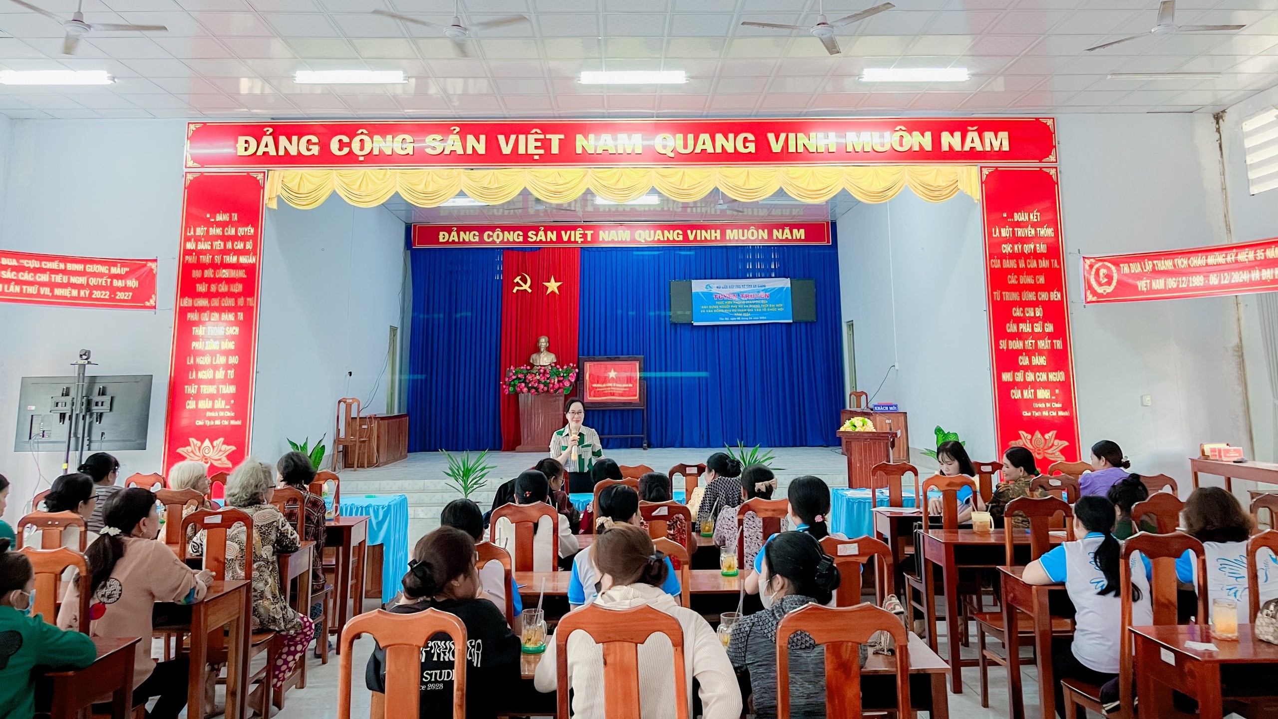 Phụ nữ