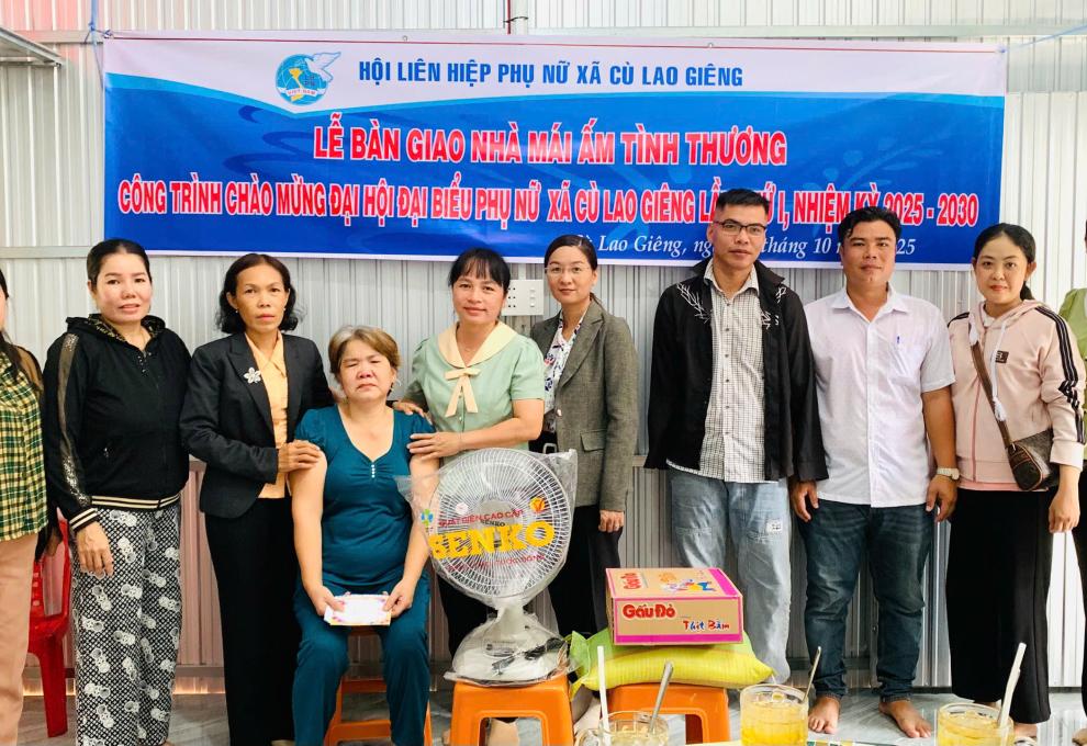 Bàn giao 3 Mái ấm Tình thương chào mừng ngày thành lập Hội LHPN Việt Nam