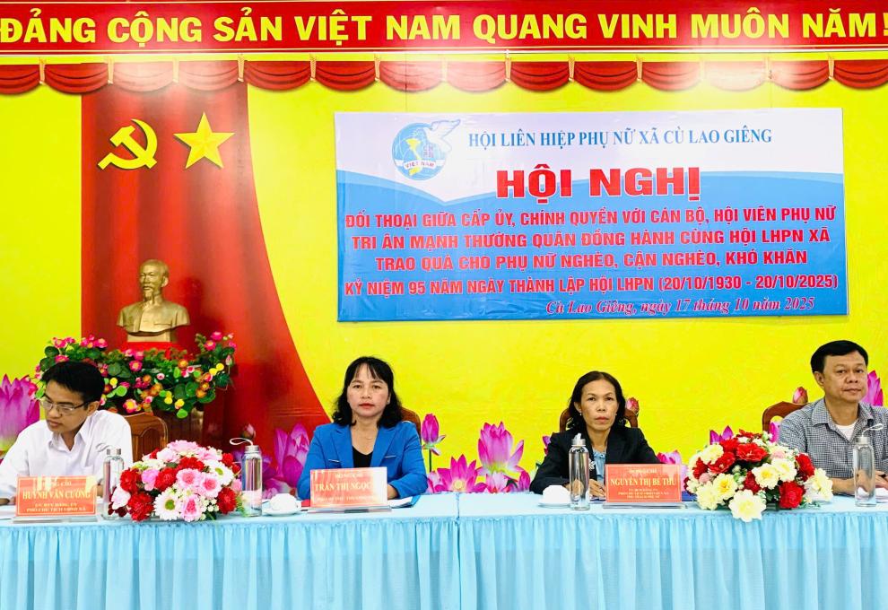 Cù Lao Giêng: Đối thoại giữa cấp ủy Đảng, chính quyền với Hội viên phụ nữ, tri ân mạnh thường quân và trao quà cho phụ nữ nghèo, khó khăn