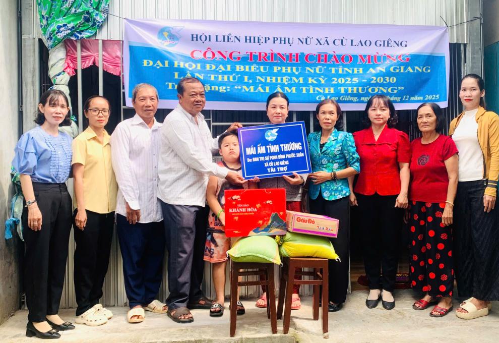 Trao 3 căn nhà Mái ấm tình thương