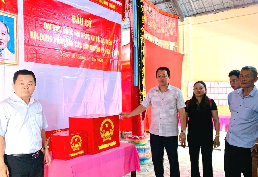 Lãnh đạo xã Cù Lao Giêng kiểm tra công tác bầu cử đại biểu Quốc hội khóa XVI và đại biểu HĐND các cấp nhiệm kỳ 2026-2031