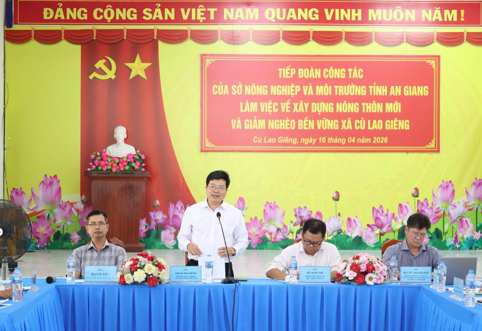 Đoàn công tác của Sở nông nghiệp và môi trường tỉnh An Giang làm việc về xây dựng nông thôn mới và giảm nghèo bền vững tại xã Cù Lao Giêng