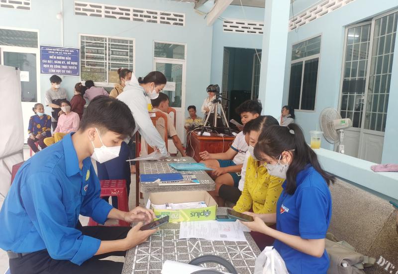 Hưởng ứng ngày cao điểm chiến sĩ tình nguyện