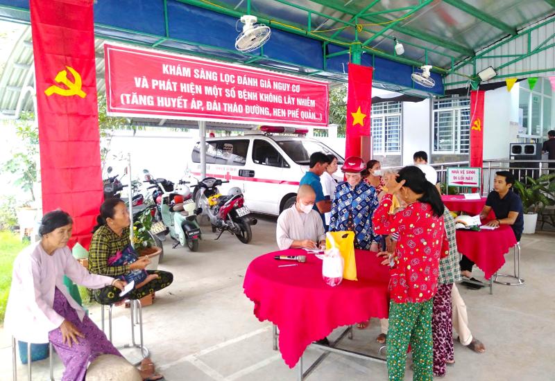 Khám và điều trị bệnh miễn phí cho người dân 