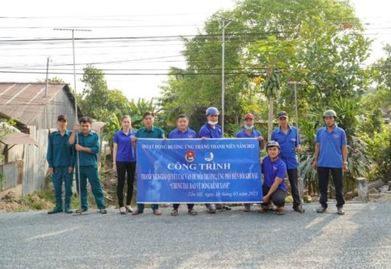 Ra quân vệ sinh cống nguyễn văn loan 