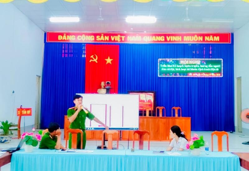 Chuẩn bị ra quân hướng dẫn  người dân cài đặt tài khoản định danh