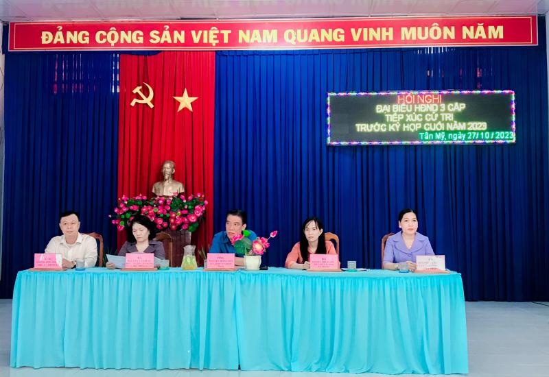 Chợ Mới Bí thư Huyện ủy tiếp xúc cử tri 