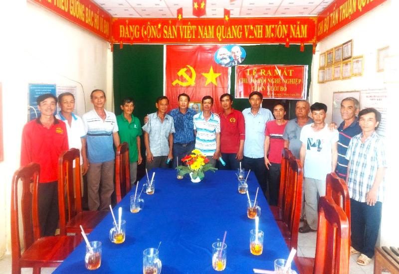 Ra mắt chi tổ hội chăn nuôi bò