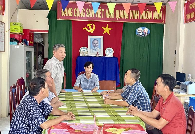 Nằm cách trụ sở UBND xã Tấn Mỹ vài trăm mét, ấp Tấn Phước - ấp trung tâm hành chính của xã đã trở thành một điểm sáng văn hóa của vùng quê bình yên này. Với 25 năm liên tục từ năm (1999-2024) giữ vững danh hiệu "Ấp Văn hóa", nơi đây không chỉ là niềm tự hào của người dân địa phương mà còn là hình mẫu tiêu biểu cho phong trào xây dựng đời sống văn hóa ở nông thôn. Trao đổi với chúng tôi anh Trần Anh Kiệt – Trưởng ấp Tấn Phước cho biết: “Để giữ vững danh hiệu Ấp Văn hóa trong suốt 25 năm liền là nhờ thời gian