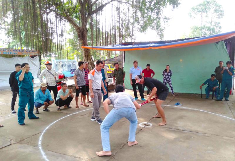 Sôi nổi các trò chơi dân gian 