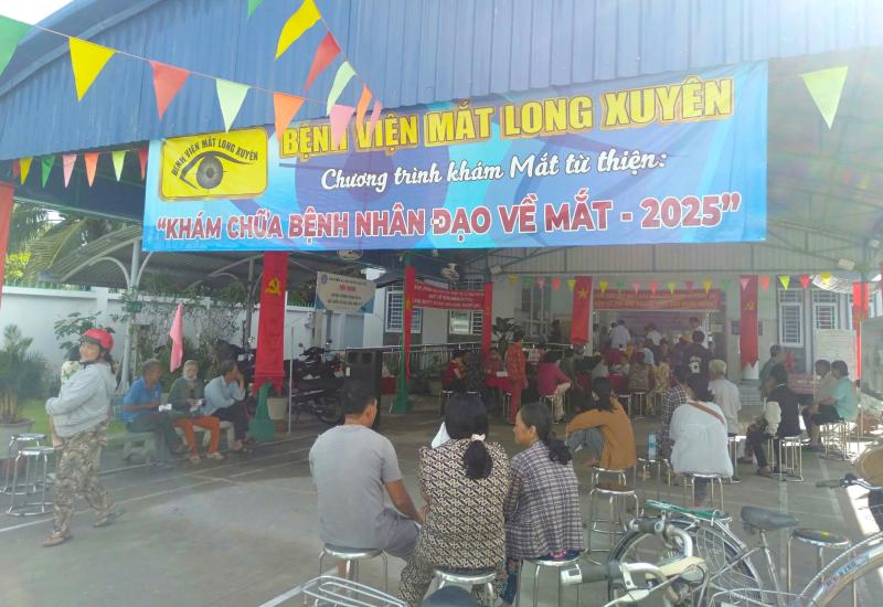 300 người dân được khám bệnh miễn phí về mắt 